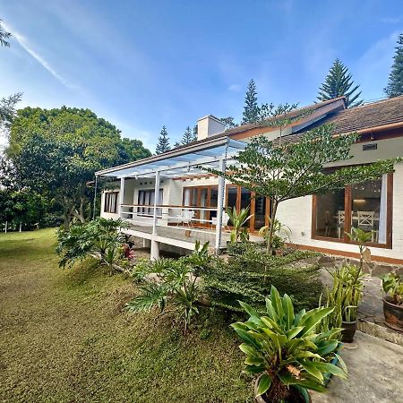 Villa Putih Le Cordon Bandung Exterior photo